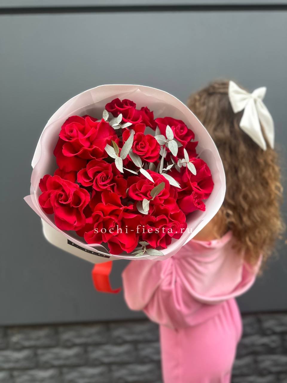 Красные французские розы — доставка цветов Ханты-Мансийске
