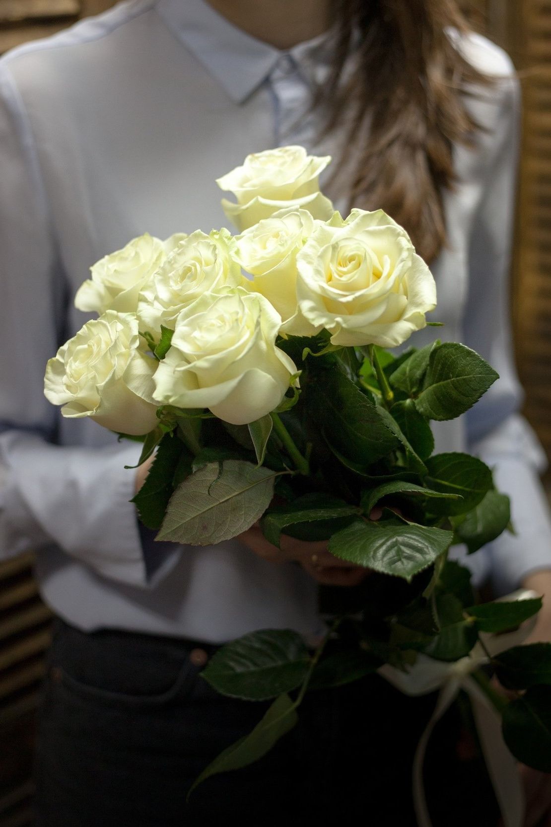 шляпная коробка с розами и гипсофилой для подарка в Ханты-Мансийске