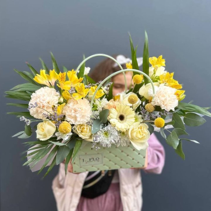 Сумочка с розами "Эпиа" в Ханты-Мансийске