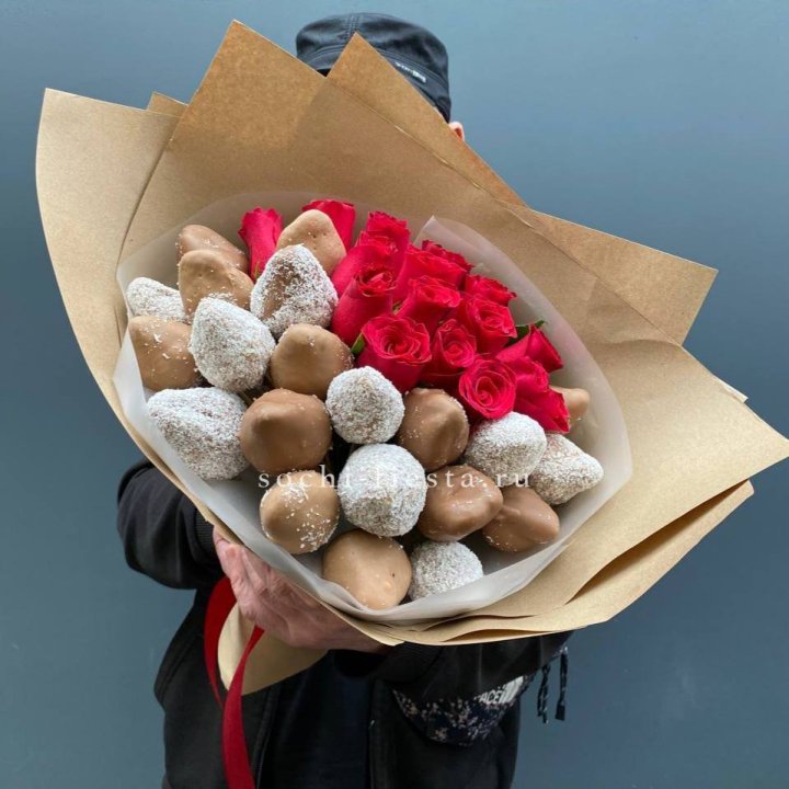 Розы и клубника в шоколаде Мерси в Ханты-Мансийске