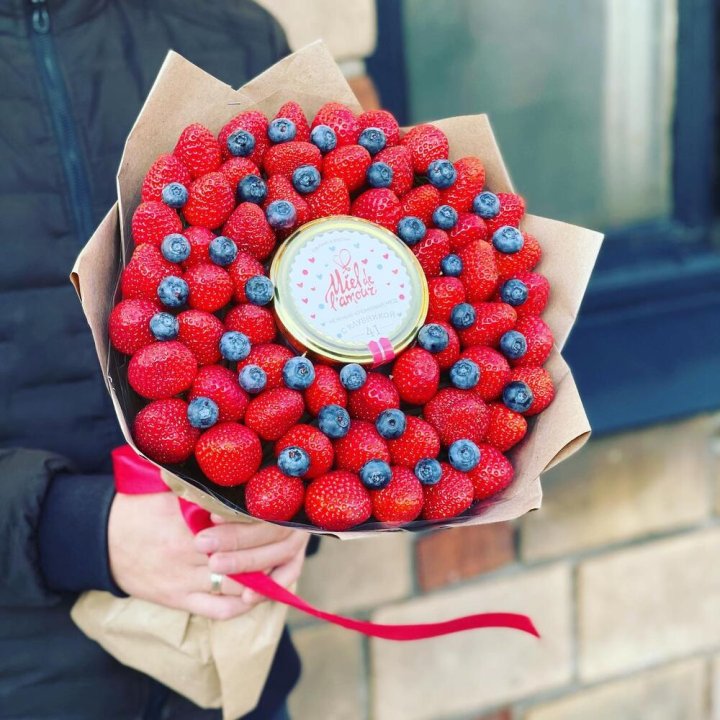 "Клубника и мёд" в Ханты-Мансийске