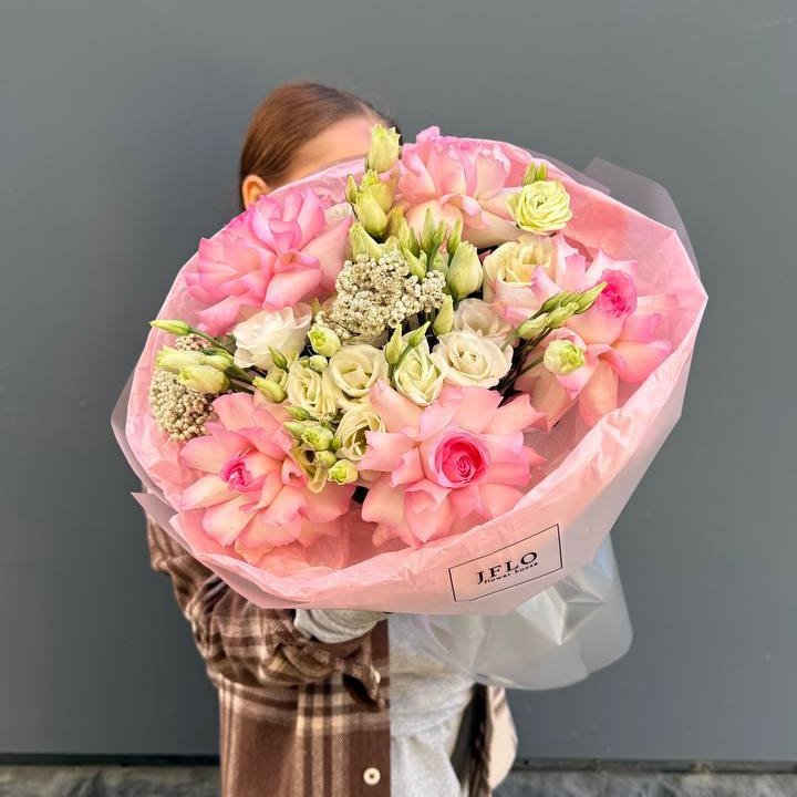 Букет "Розы с эустомой" с доставкой в Ханты-Мансийске