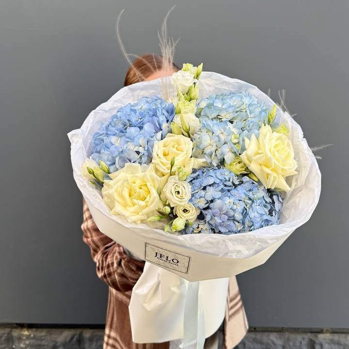 Букет "Глубина глаз" с доставкой в Ханты-Мансийске