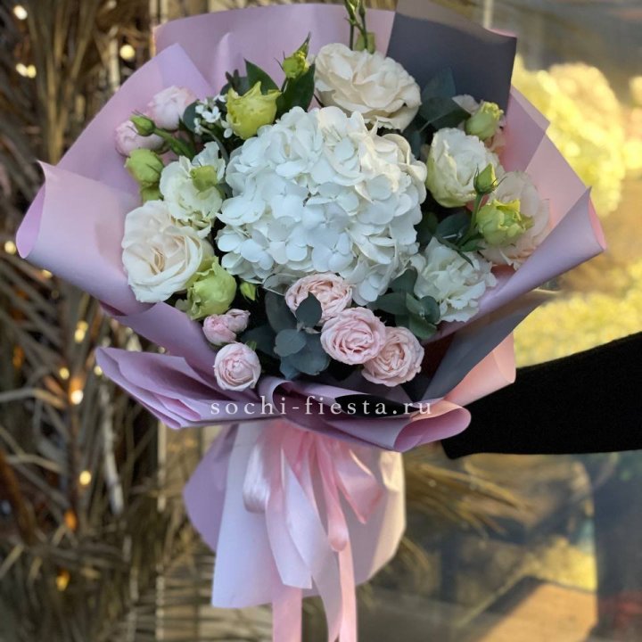 Букет с гортензией №3 в Ханты-Мансийске