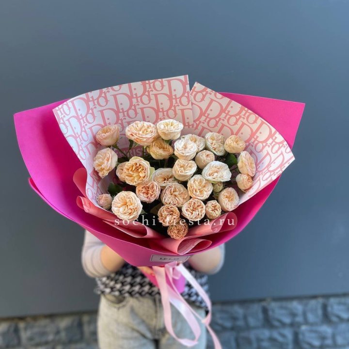 9 пионовидных роз в Ханты-Мансийске