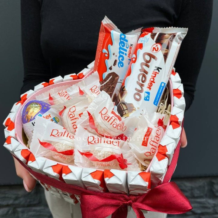 Подарочный набор сердце с Киндерами и Рафаэлло в Ханты-Мансийске