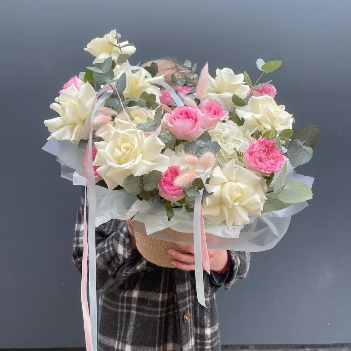 Кашпо с розами в Ханты-Мансийске