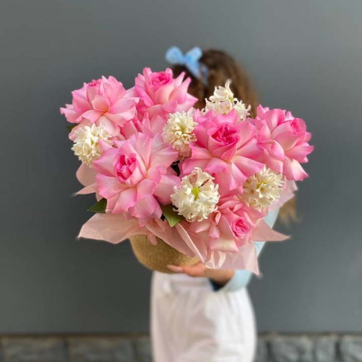 Дуо розы и гиацинты с доставкой в Ханты-Мансийске