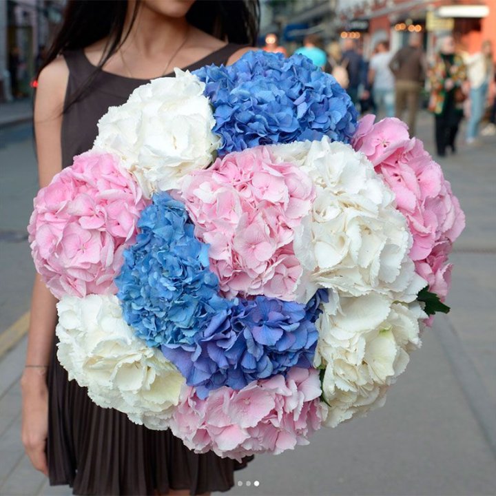 Букет гортензий "Инь-Янь" в Ханты-Мансийске