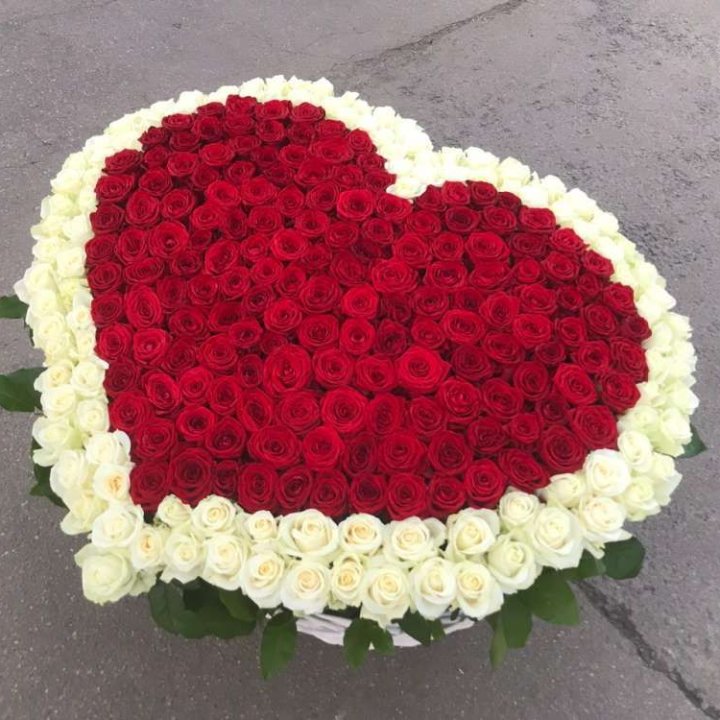 333 розы в корзине в Ханты-Мансийске