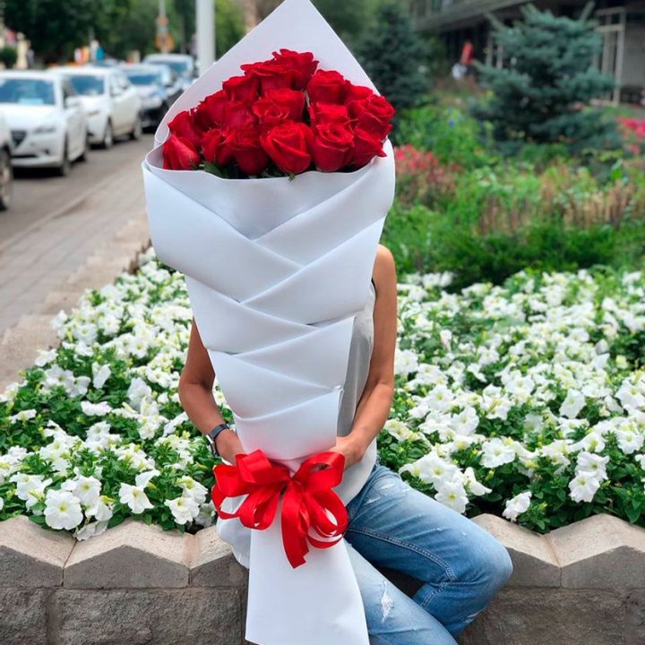 Высокие розы Кантри с доставкой в Ханты-Мансийске