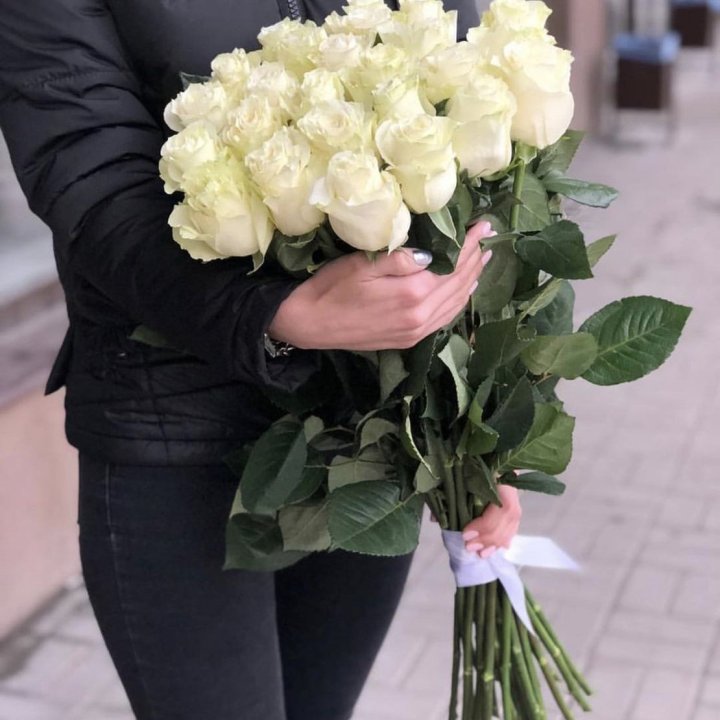 Голландские розы белые в Ханты-Мансийске