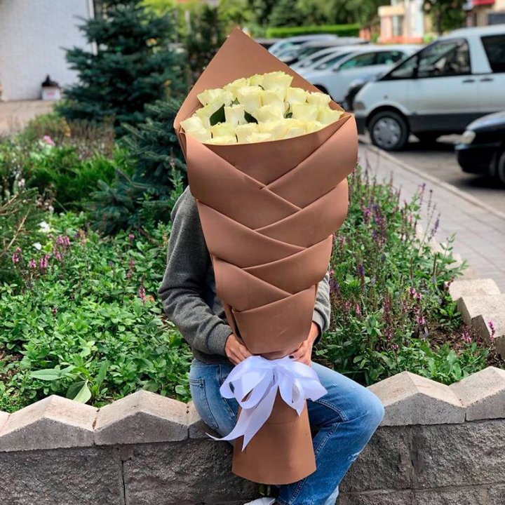 Голландские розы белые "Рыбка" в Ханты-Мансийске