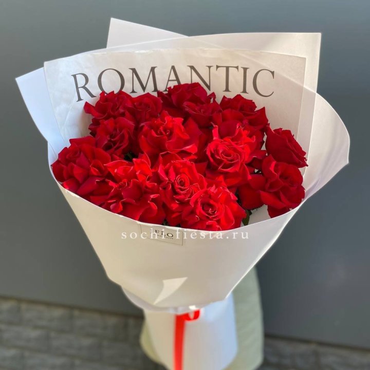19 высоких роз в оформлении в Ханты-Мансийске