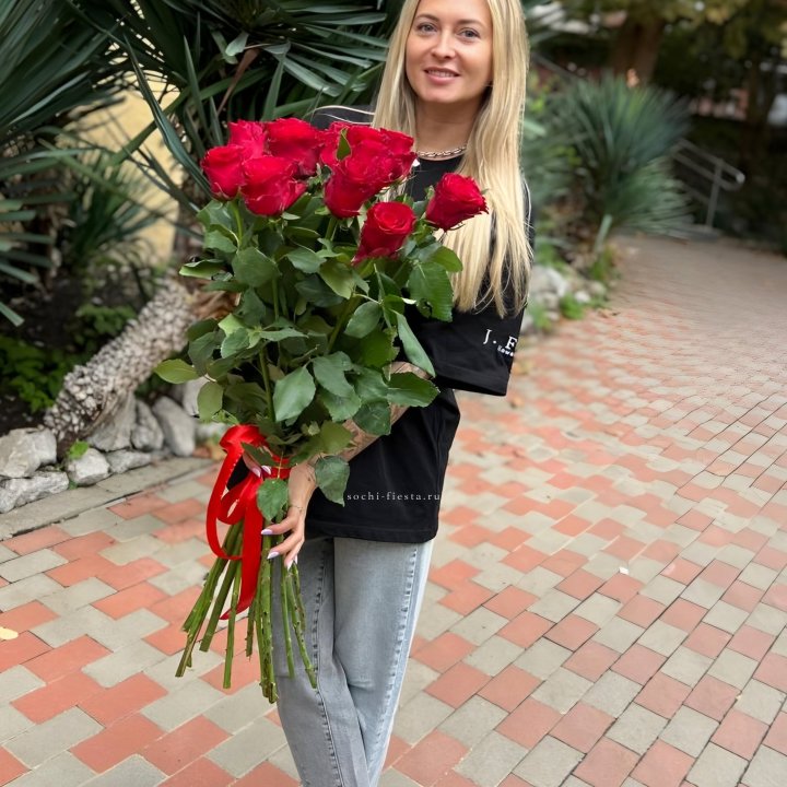 15 высоких красных роз в Ханты-Мансийске