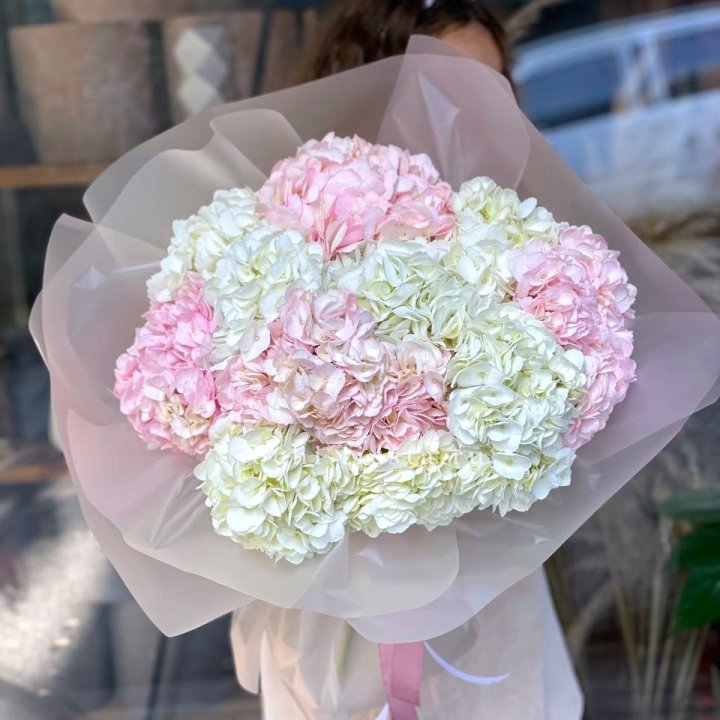 Букет гортензий № 3 с доставкой в Ханты-Мансийске