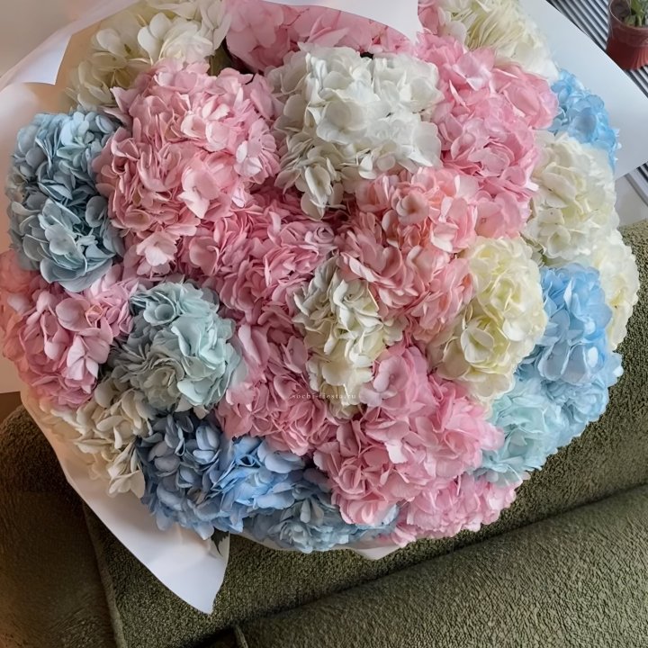 Букет гортензий микс в Ханты-Мансийске