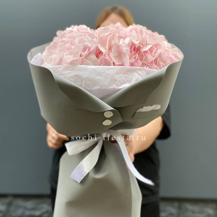  Букет  пиджачок из 5 гортензий в Ханты-Мансийске