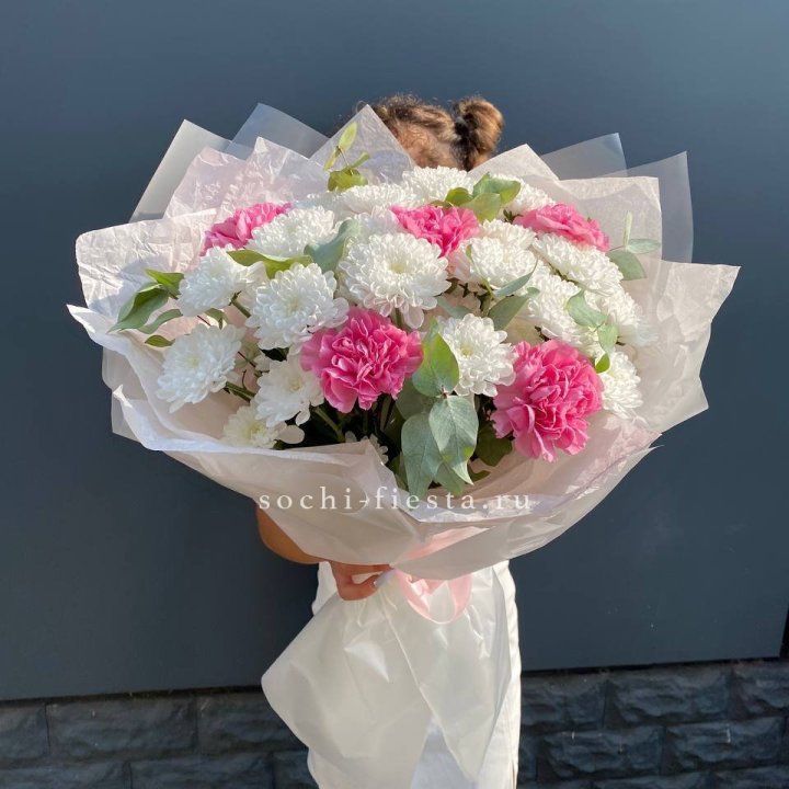  Букет  хризантем и диантусов "Воздушный" в Ханты-Мансийске