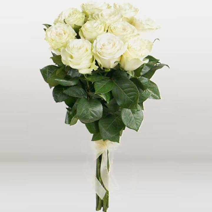 11 белых голландских роз в Ханты-Мансийске