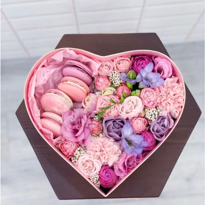 Бокс-сердце с макаронс  в Ханты-Мансийске