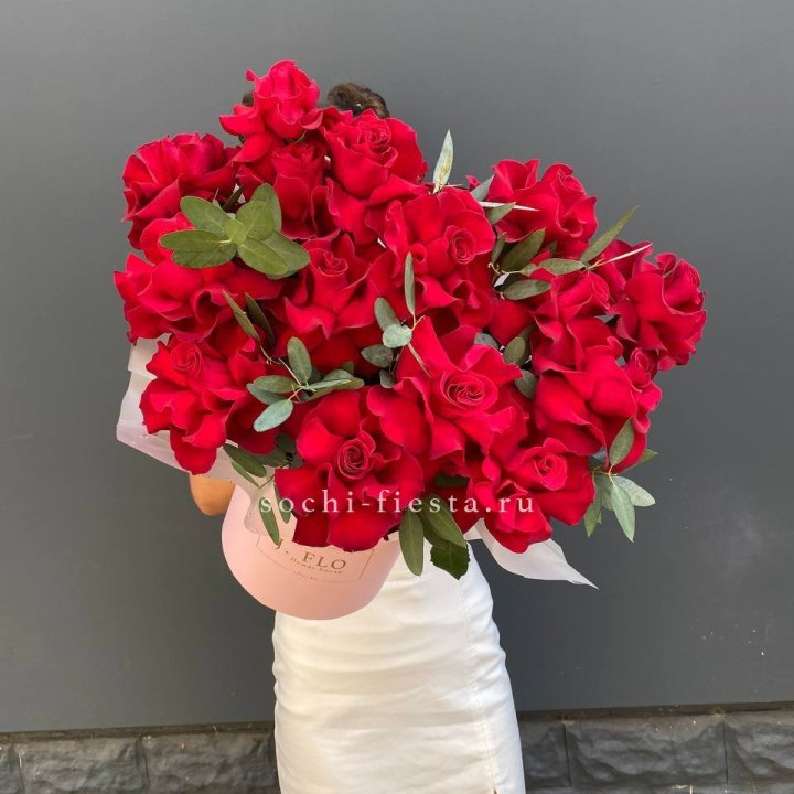 Бокс из 17 французских роз с доставкой в Ханты-Мансийске