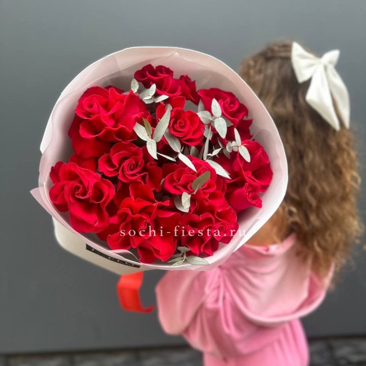 11 Красных французских роз с доставкой в Ханты-Мансийске
