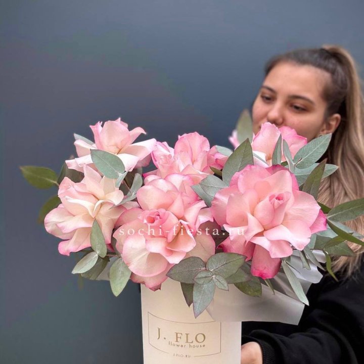 7 Французских роз в боксе в Ханты-Мансийске