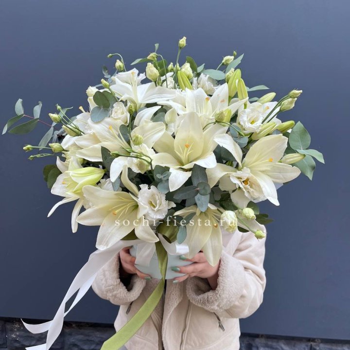 Бокс лилий и эустомы в Ханты-Мансийске