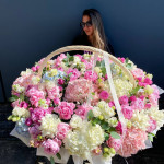 Заказать КОРЗИНЫ С ЦВЕТАМИ в Ханты-Мансийске с доставкой и по самым низким ценам