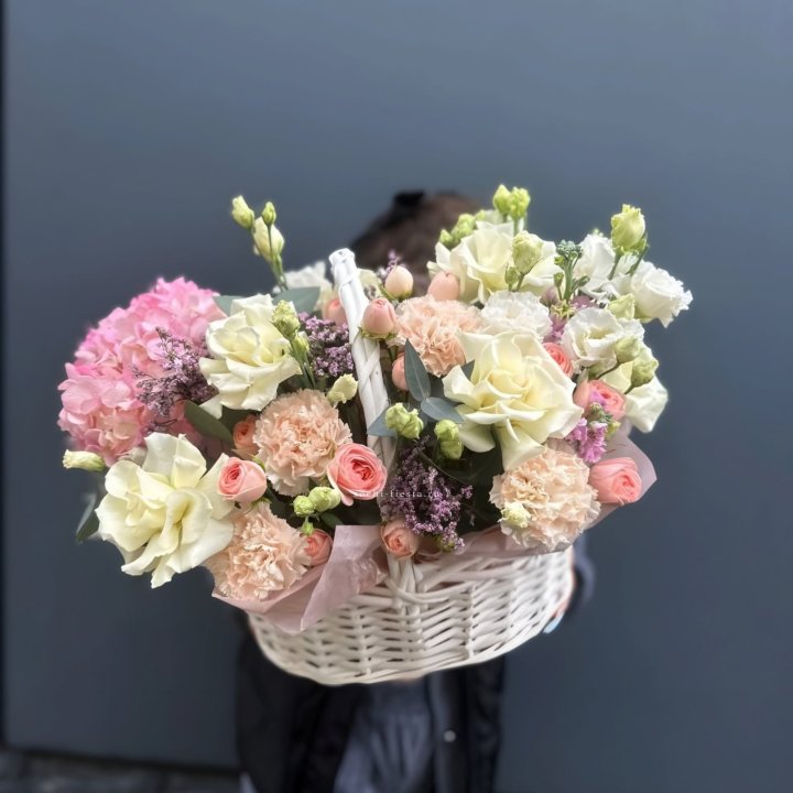 Цветочная корзина "Софтнес" в Ханты-Мансийске
