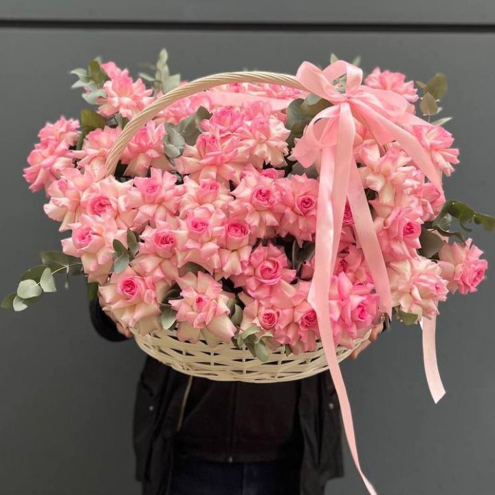 51 розовая роза в корзине в Ханты-Мансийске