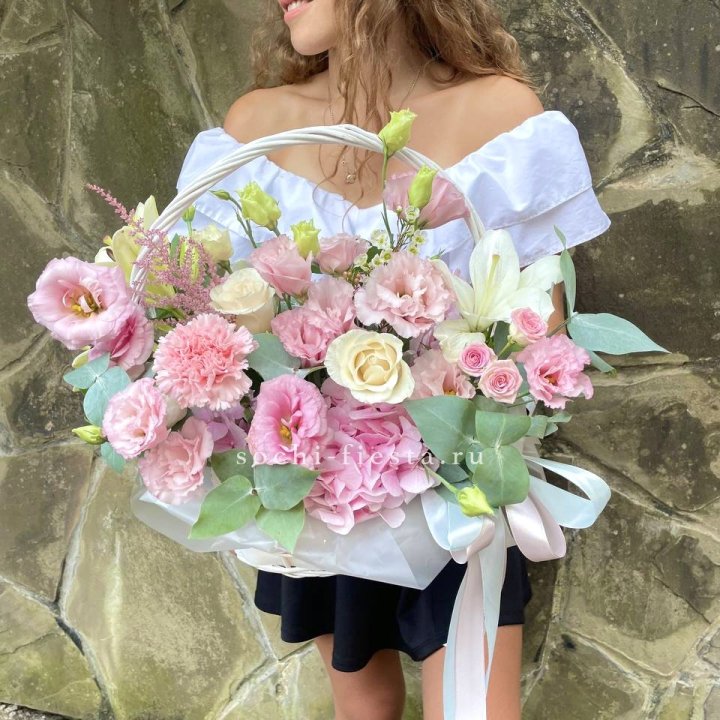 Авторская корзина "Миа" с доставкой в Ханты-Мансийске