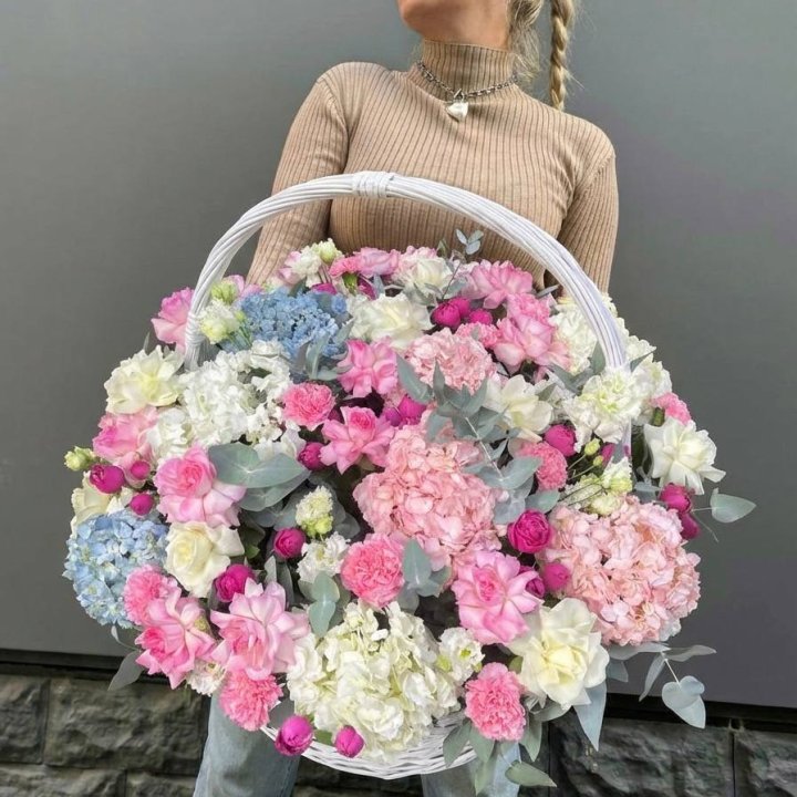 Цветочная корзина №3 с доставкой в Ханты-Мансийске