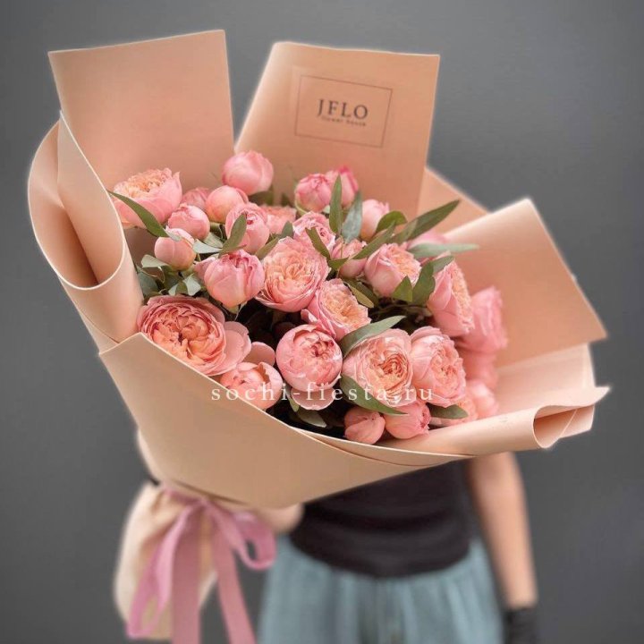 Букет из 9 кустовых роз Джульетта в Ханты-Мансийске