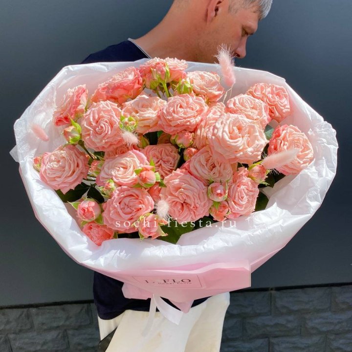 Пионовидные розы Мадам Бомбастик в Ханты-Мансийске