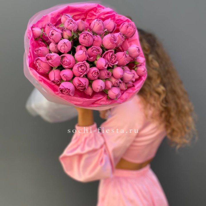 Букет из пионовидных роз  в Ханты-Мансийске