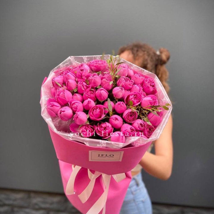 Кустовые розы букет Мисти Баблс с доставкой в Ханты-Мансийске