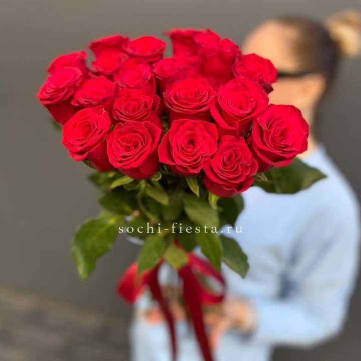 19 красных роз в Ханты-Мансийске
