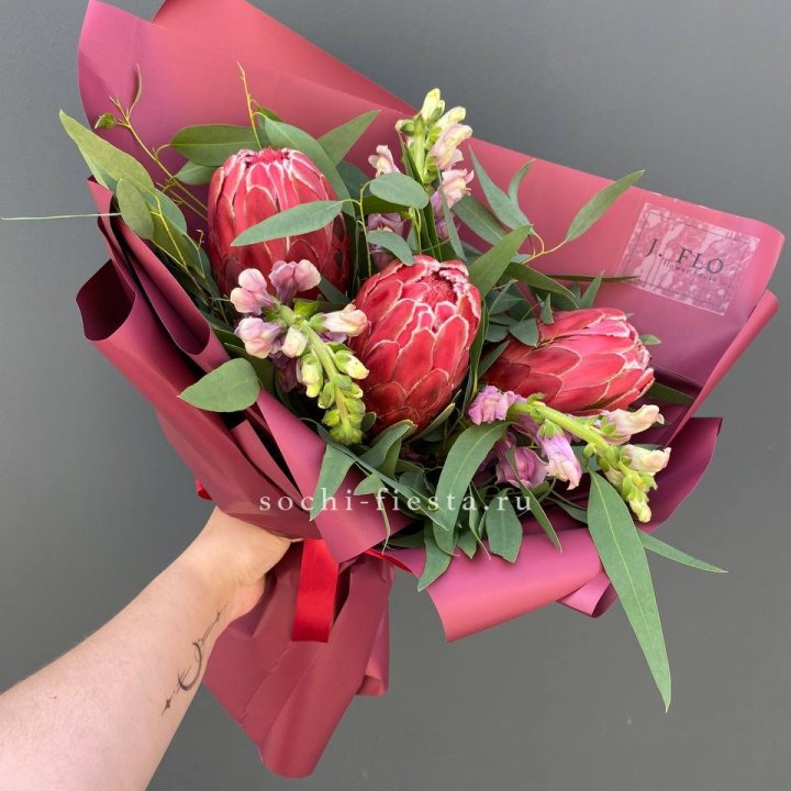 Букет из протеи "Квин" в Ханты-Мансийске