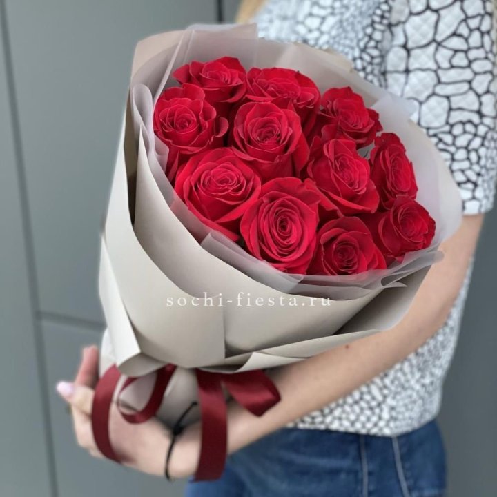 Букет красных роз "Рози" в Ханты-Мансийске