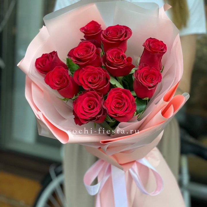 Букет красных роз "Мадам ред" в Ханты-Мансийске