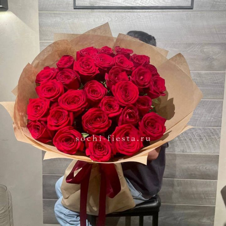 37 красных роз в крафте в Ханты-Мансийске