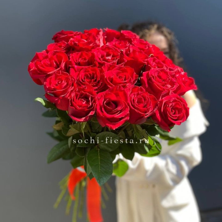 25 высоких красных роз в Ханты-Мансийске