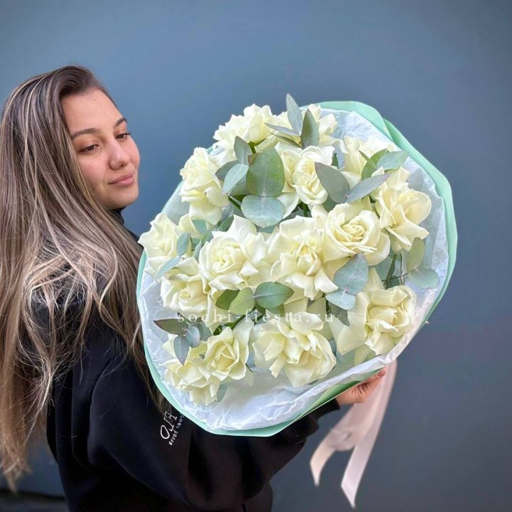 15 Белых французских роз "Ноте бьянка" в Ханты-Мансийске