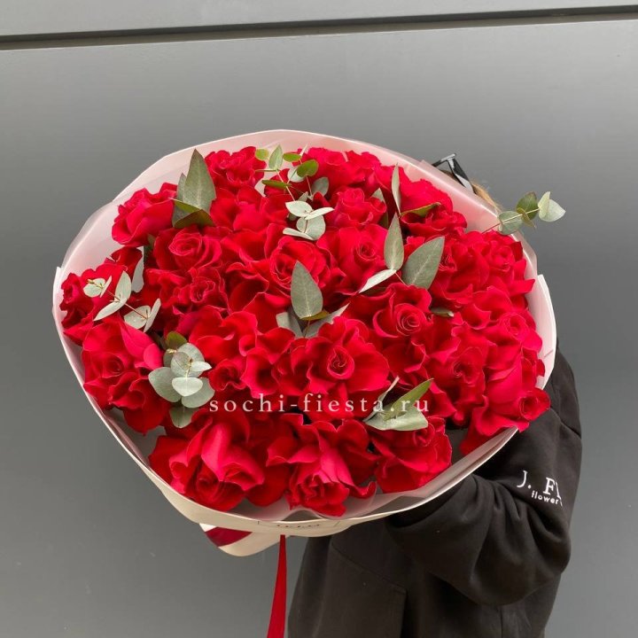 23 Красных французских роз в Ханты-Мансийске