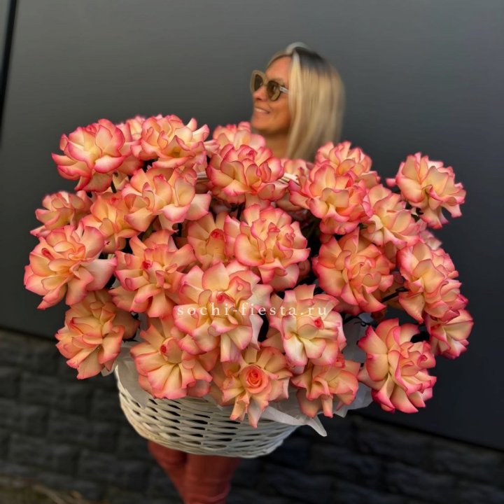 45 французских роз Джумилия в корзине в Ханты-Мансийске