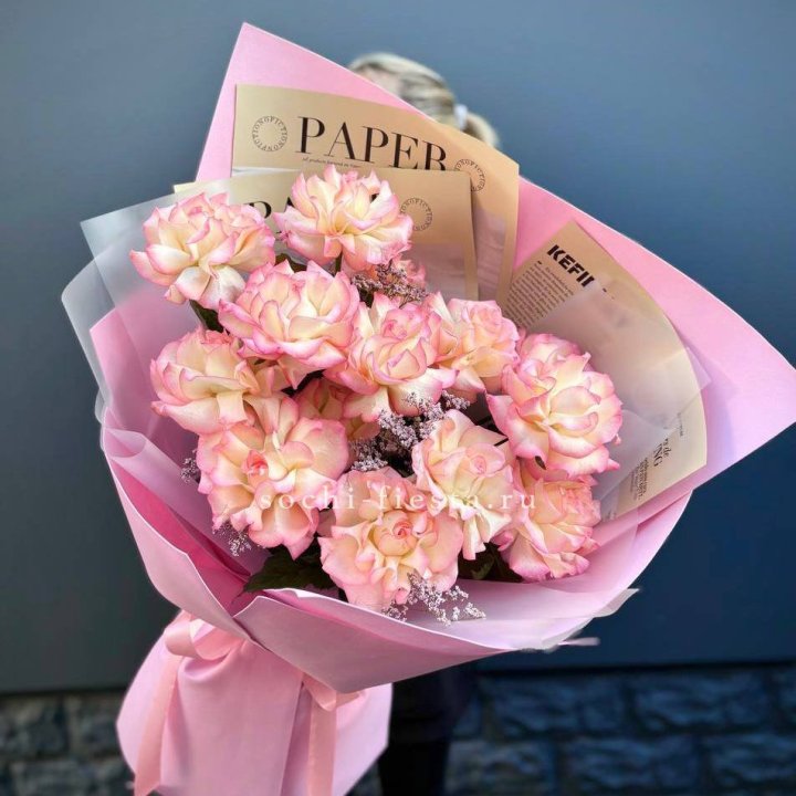 15 французских роз "Джумилия" с доставкой в Ханты-Мансийске