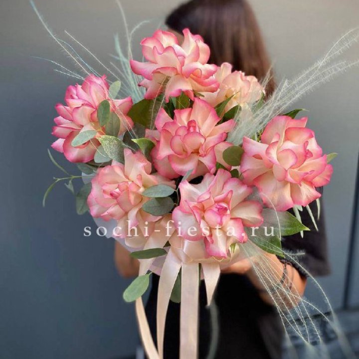 9 Французских роз Джумилия в боксе в Ханты-Мансийске