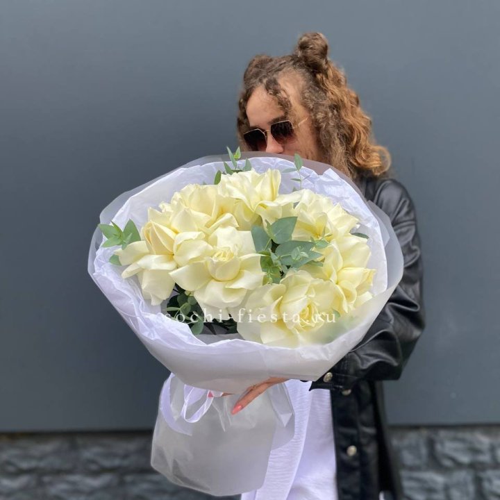 7 Белых французских роз  в Ханты-Мансийске